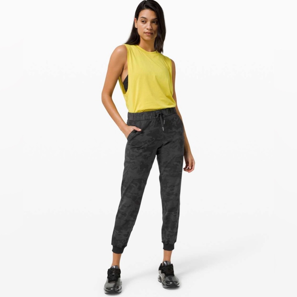 314. Lululemon On the Fly Jogger *Luxtreme - Incognito Camo Multi Grey